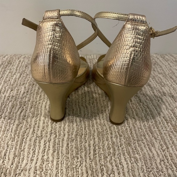 lily pulitzer gold heals - Picture 4 of 5